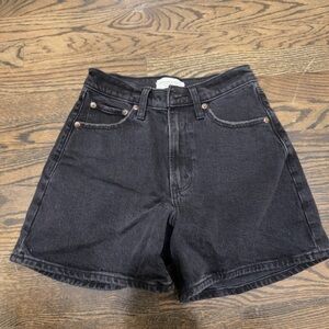 Abercrombie & Fitch
The Dad Short
High Rise